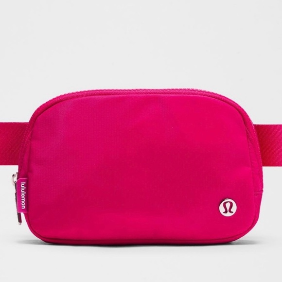 lululemon athletica Handbags - Lululemon Everywhere belt bag 1L